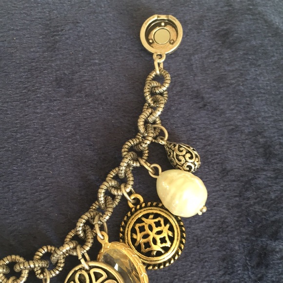Chico’s Charm Bracelet Magnetic - Picture 5 of 7